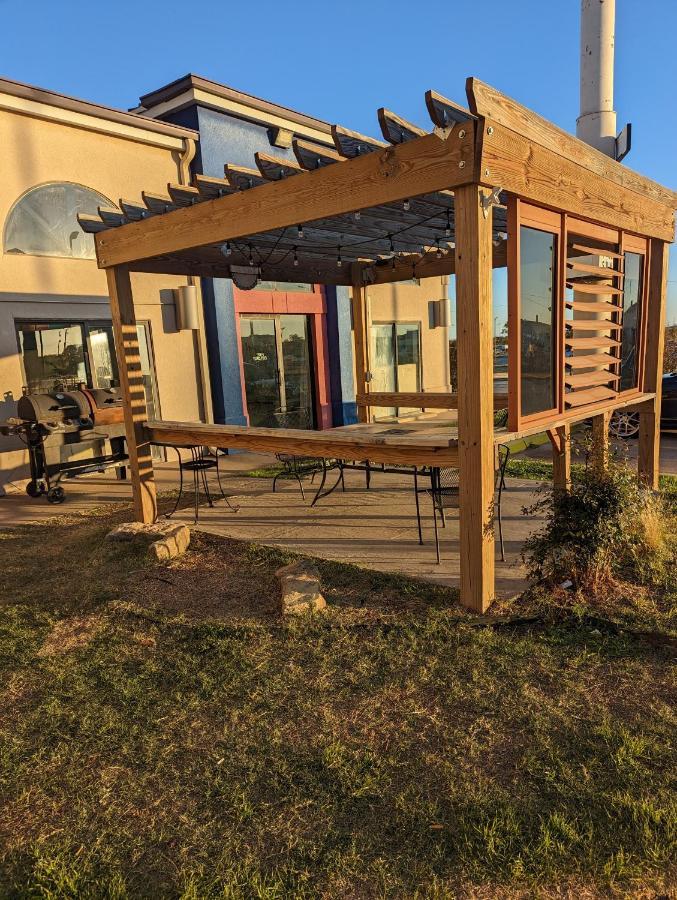 Executive Inn And Suites Wichita Falls Exterior photo